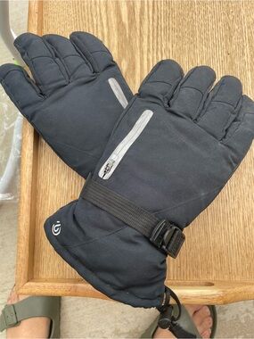 Champion Black Winter Ski Gloves with Reflective Zip